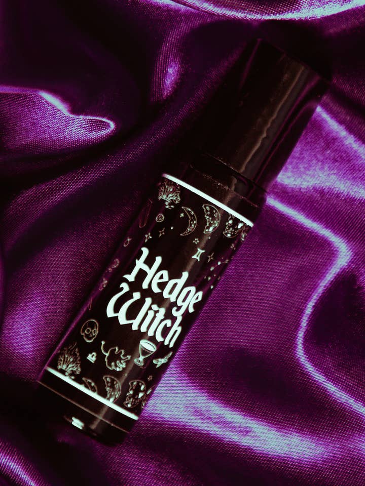 Profumo Roll-On Strega del Bosco | The Pretty Cult Haus Goods per la vendita all'ingrosso da parte di The Pretty Cult
