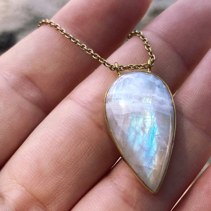 Impressionante pingente de pedra da lua em forma de gota por atacado de Bonisita