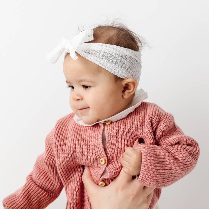 Bandeau Goldie en crochet tissé blanc pour la vente par Little Poppy Co