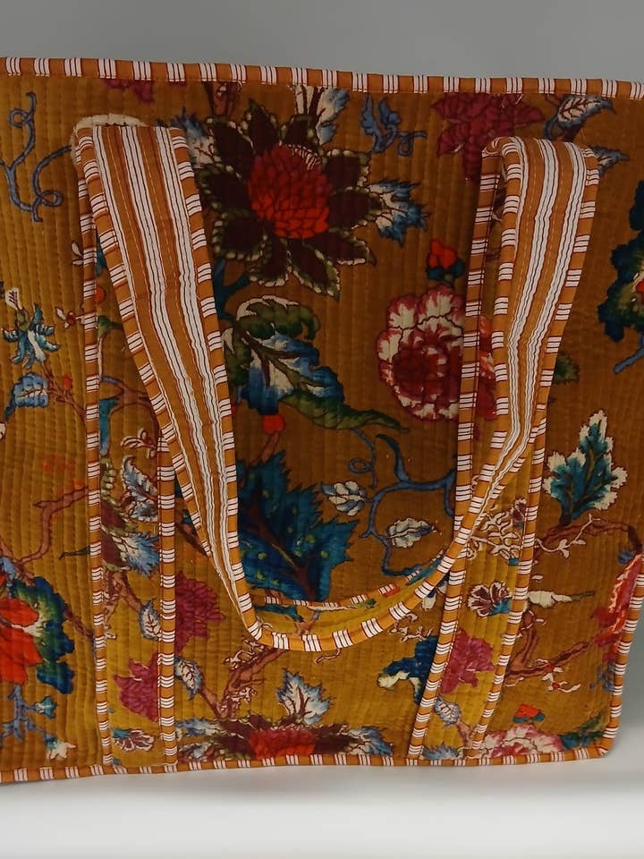 Borsa Tote Reversibile Boho Trapuntata in Kantha di Velluto al 100% per la vendita all'ingrosso da parte di Funky Yak Ltd