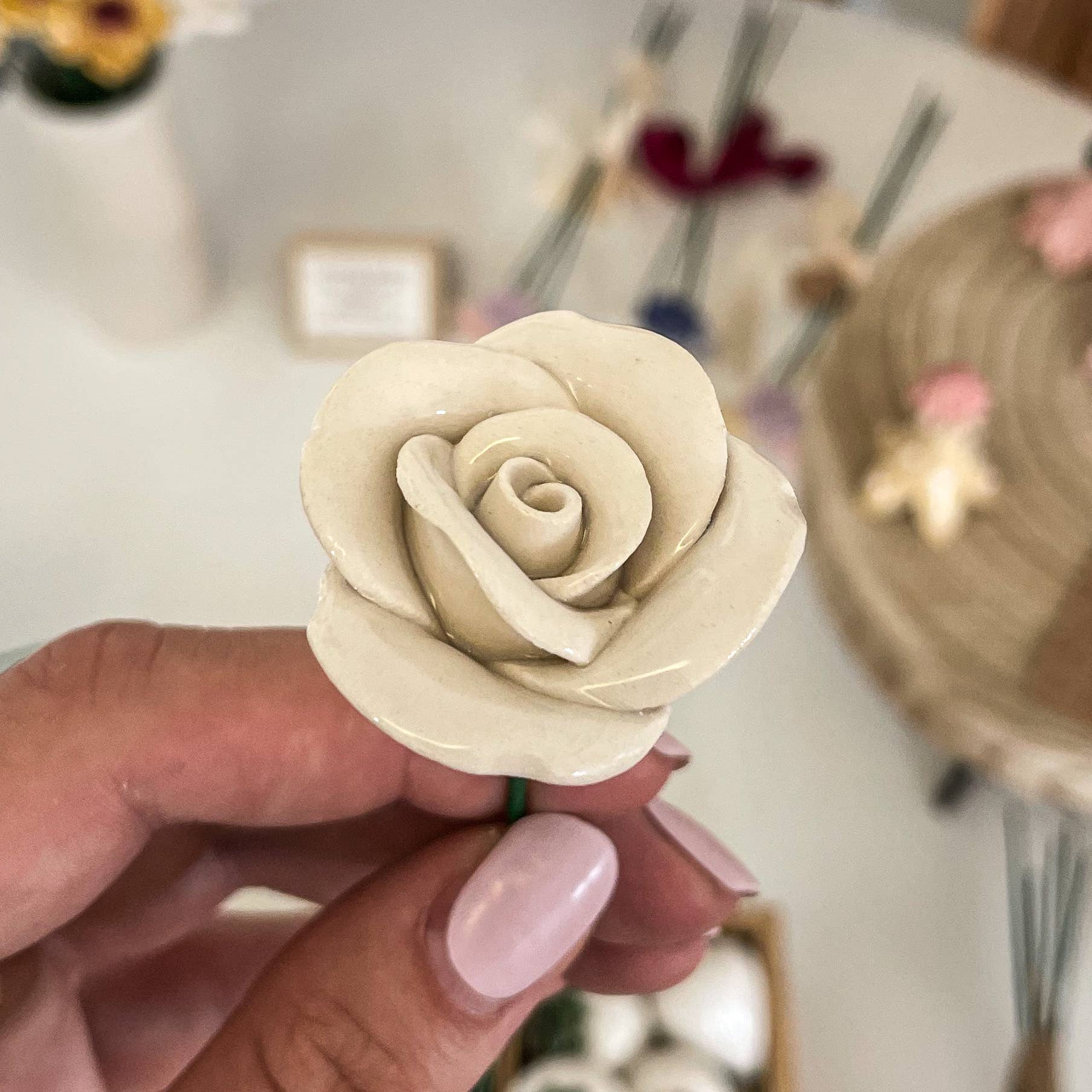 NaturoTheke – Engroshandel Kunstige blomster – Ny Valentinsdag Keramisk Rose1