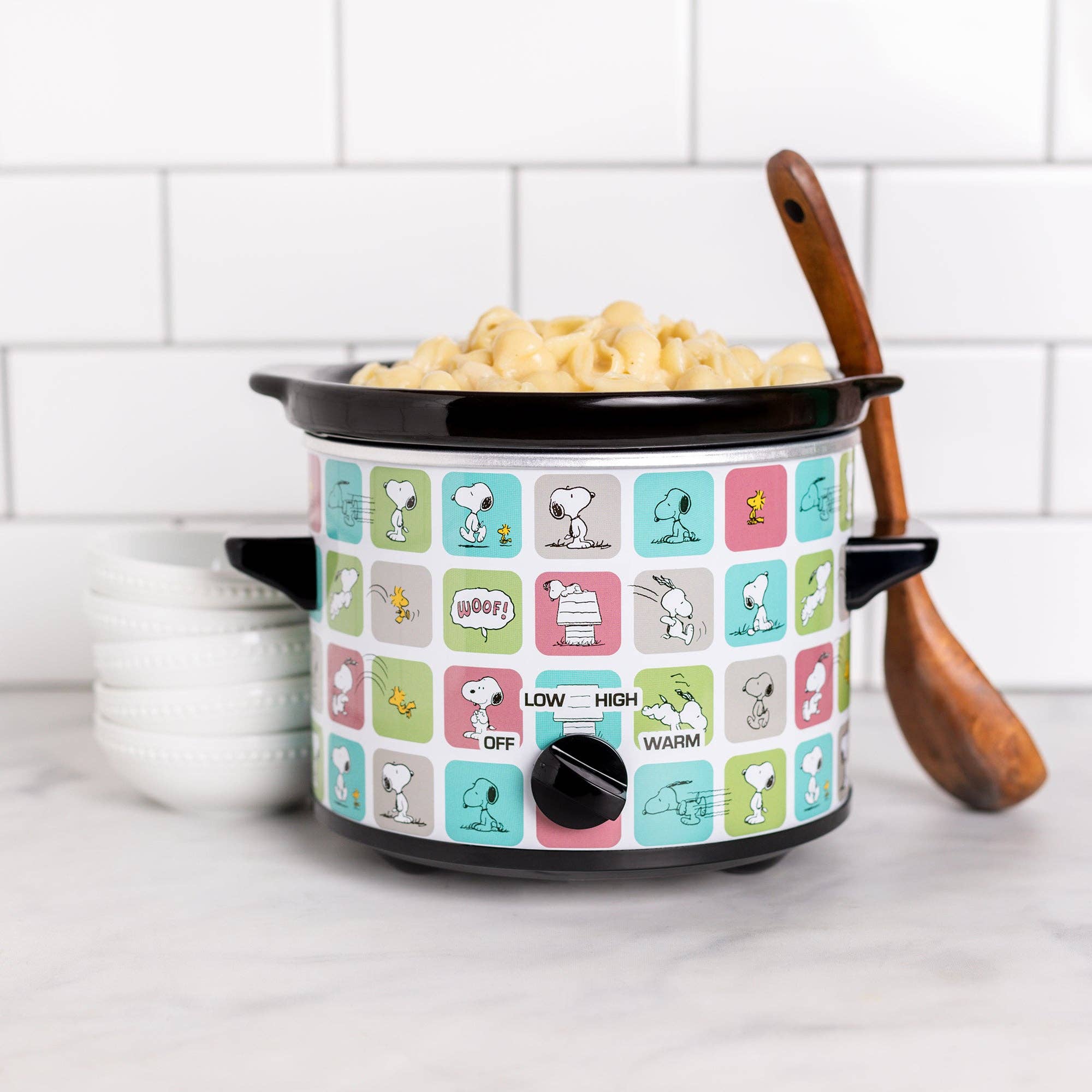 Uncanny Brands - Wholesale Cooking Pot - Uncanny Brands Peanuts Snoopy & Woodstock 2 Quart Slow Cooker4