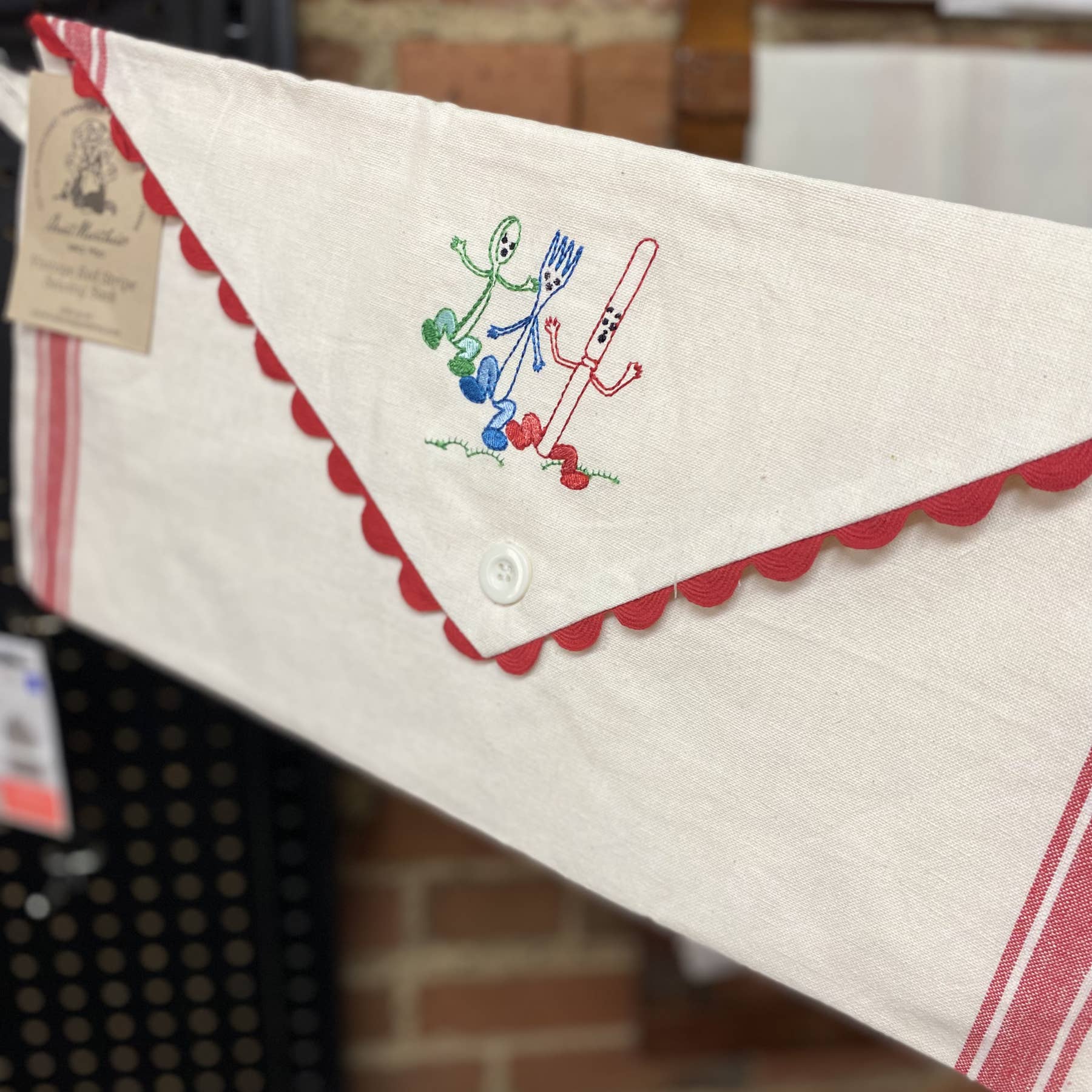 Colonial Patterns, Inc. - Wholesale Food Storage Wrap/Bag - Aunt Martha's® Vintage Farmhouse Feedsack Pouch - Retro Red1