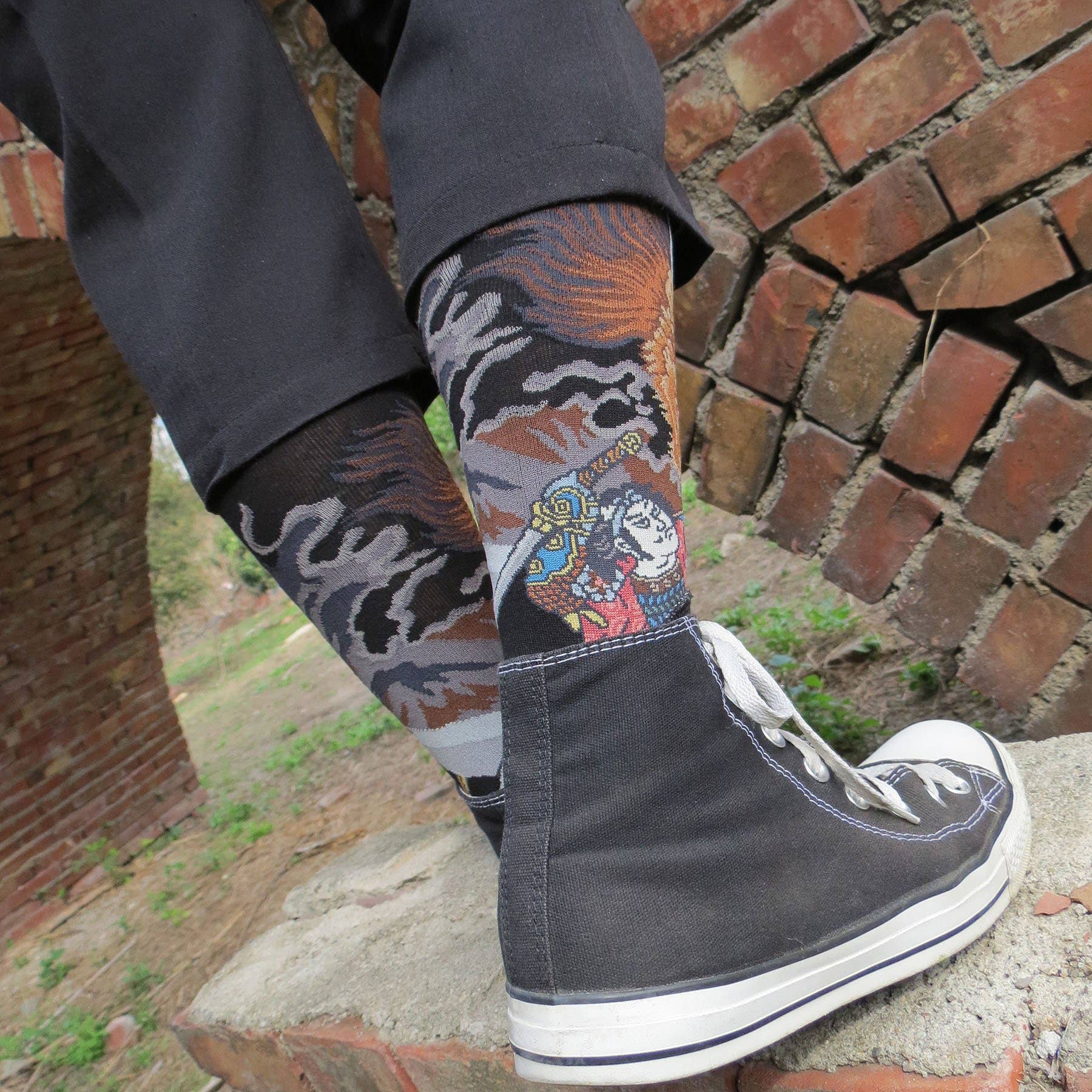 JHJ International Company Limited – wholesale Socks – Unisex – Japanese Masterpiece - Raiko severing the head of the Shuten-doji9