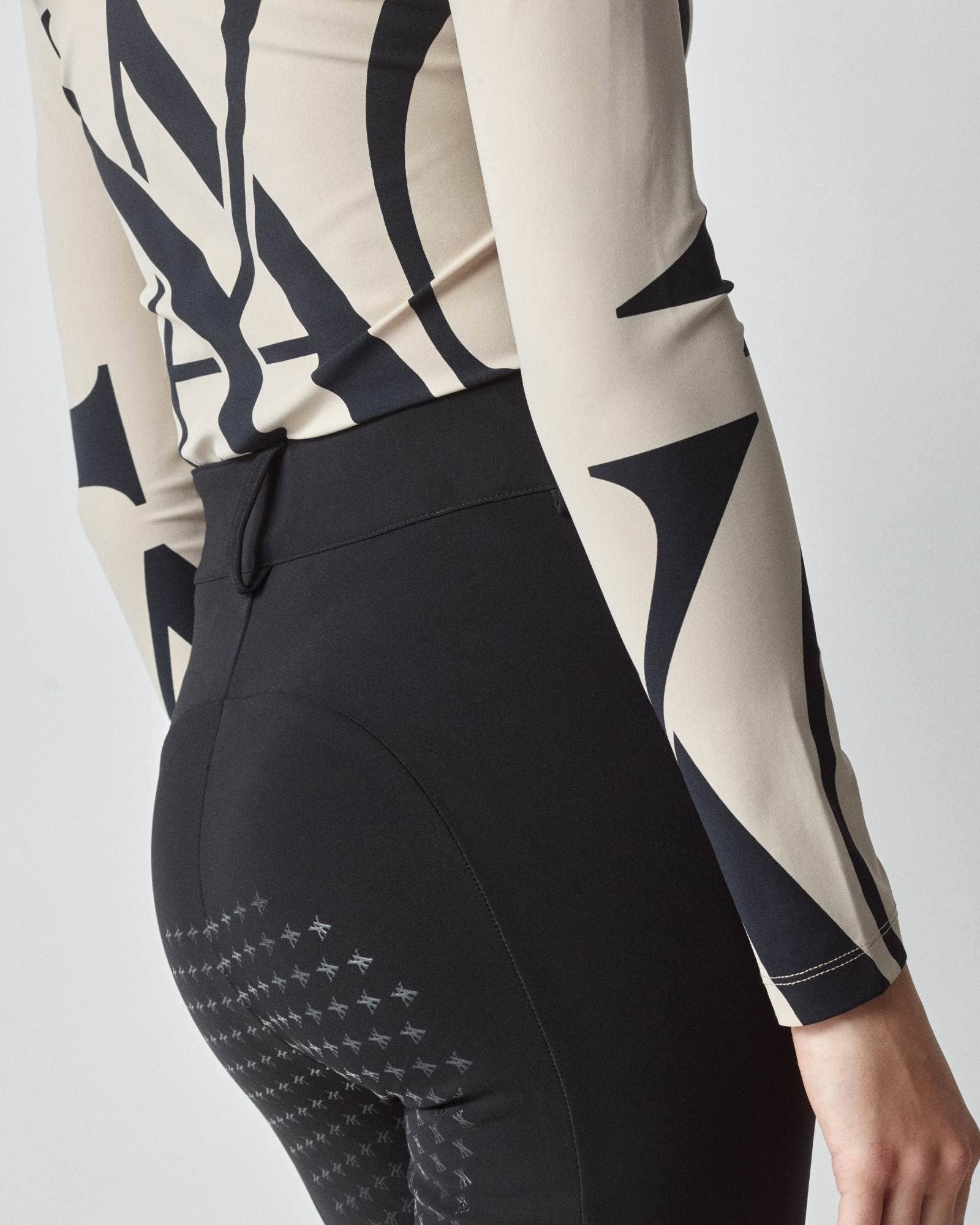 bronzage Chemise à manches longues monogrammée, beige en vente sur Faire7