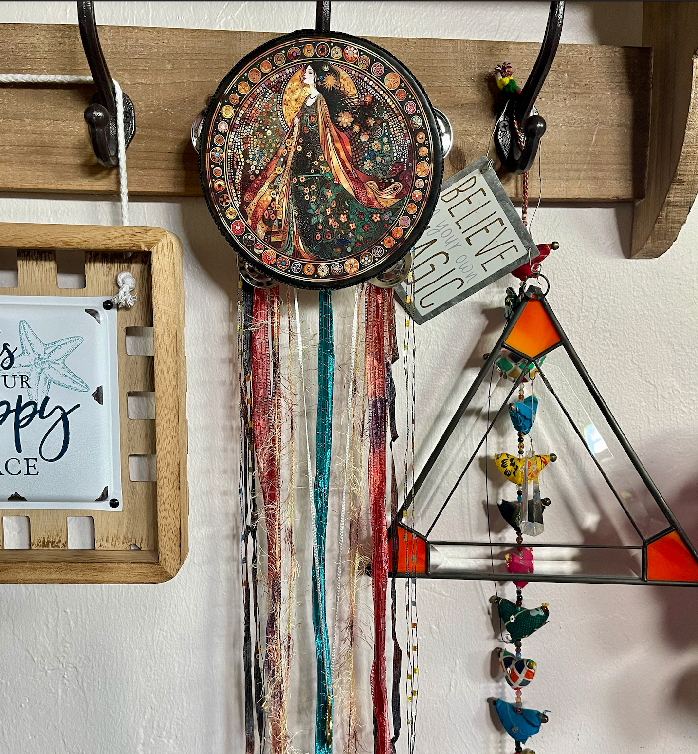 Bodhi Leaf Market - Venta al por mayor Artículo de meditación - Pandereta Decorativa de Pared Charmed Practical Magic de 6"2