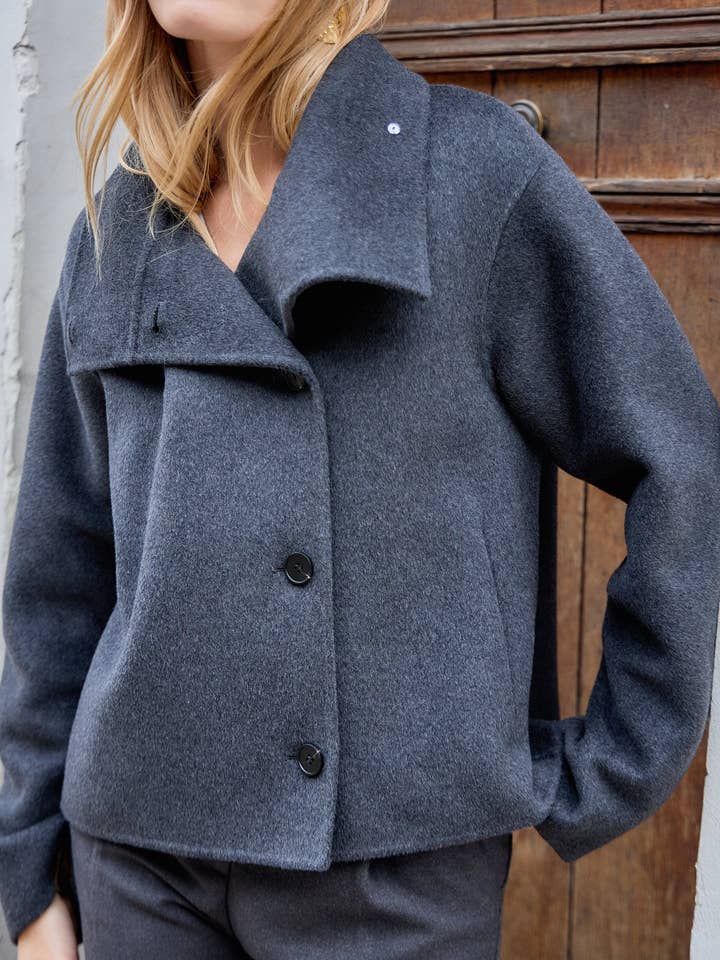 LULUMARY - Wholesale Varsity/Baseball Jacket - Women's - Short coat V32814