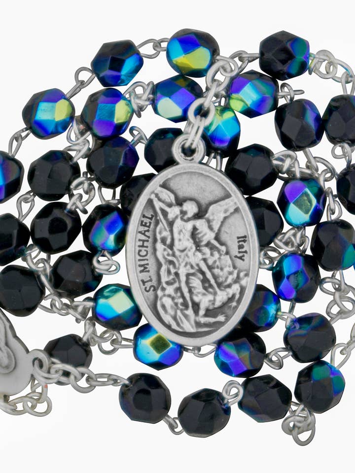 Rosario de San Miguel con cuentas de cristal negro y tarjeta de oración para venta al por mayor de Village Gift Importers