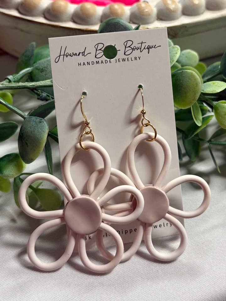 Fleur de ligne d'argile pour la vente par Howard Bead Boutique