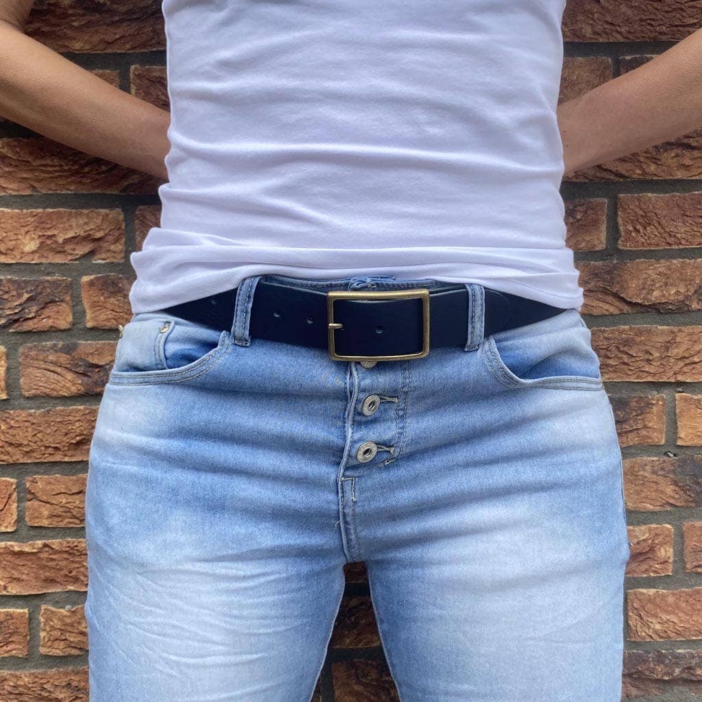 Amsterdam Heritage Leather Belts, Bags, Jackets & Apparel - Vente Ceinture – femme - May | Ceinture décontractée en cuir pleine fleur à boucle dorée pour femmes21