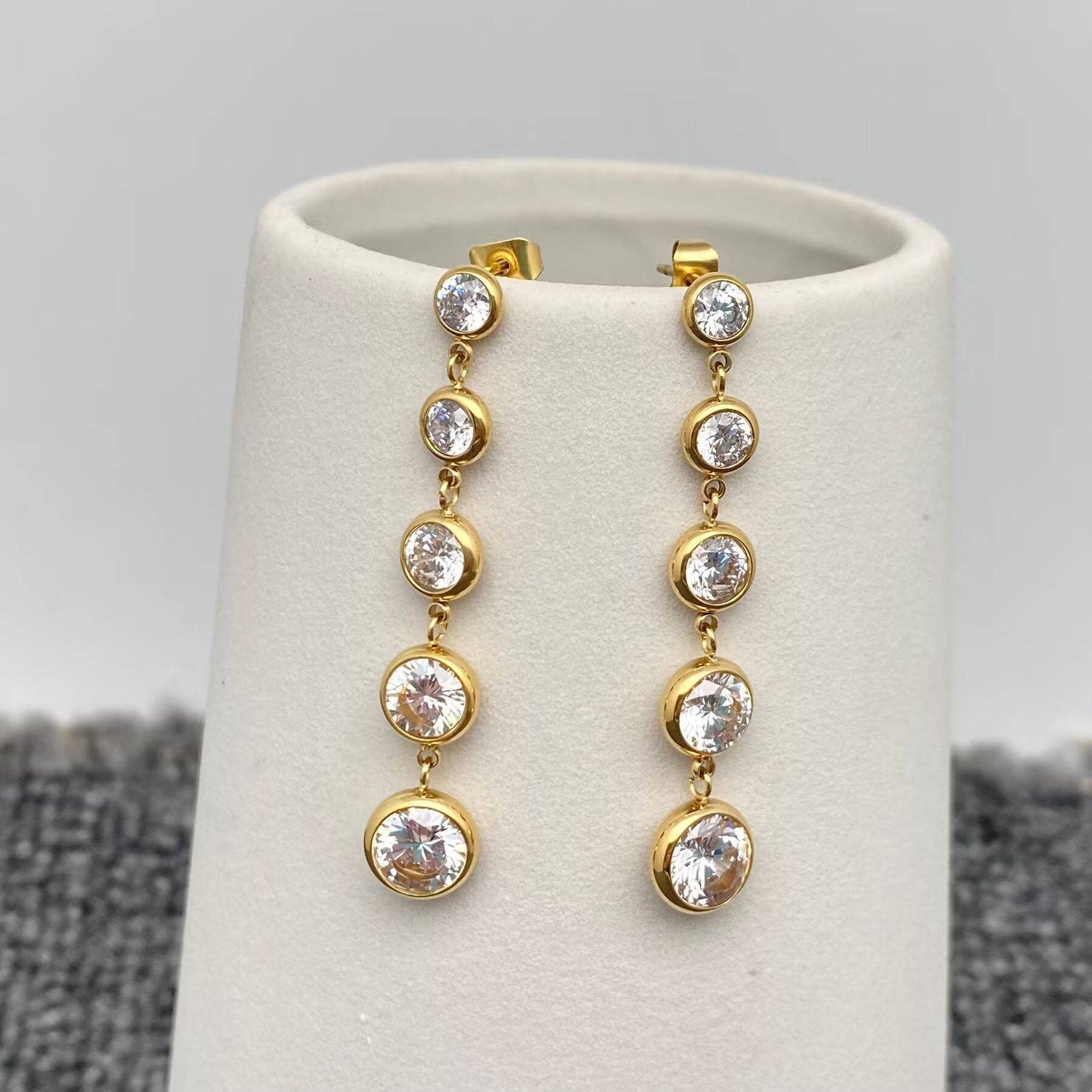 Mio Queena - Vendita all'ingrosso Orecchini con nappe - Orecchini a perno in acciaio inox dorato 18 carati con frange in zircone - FGS0