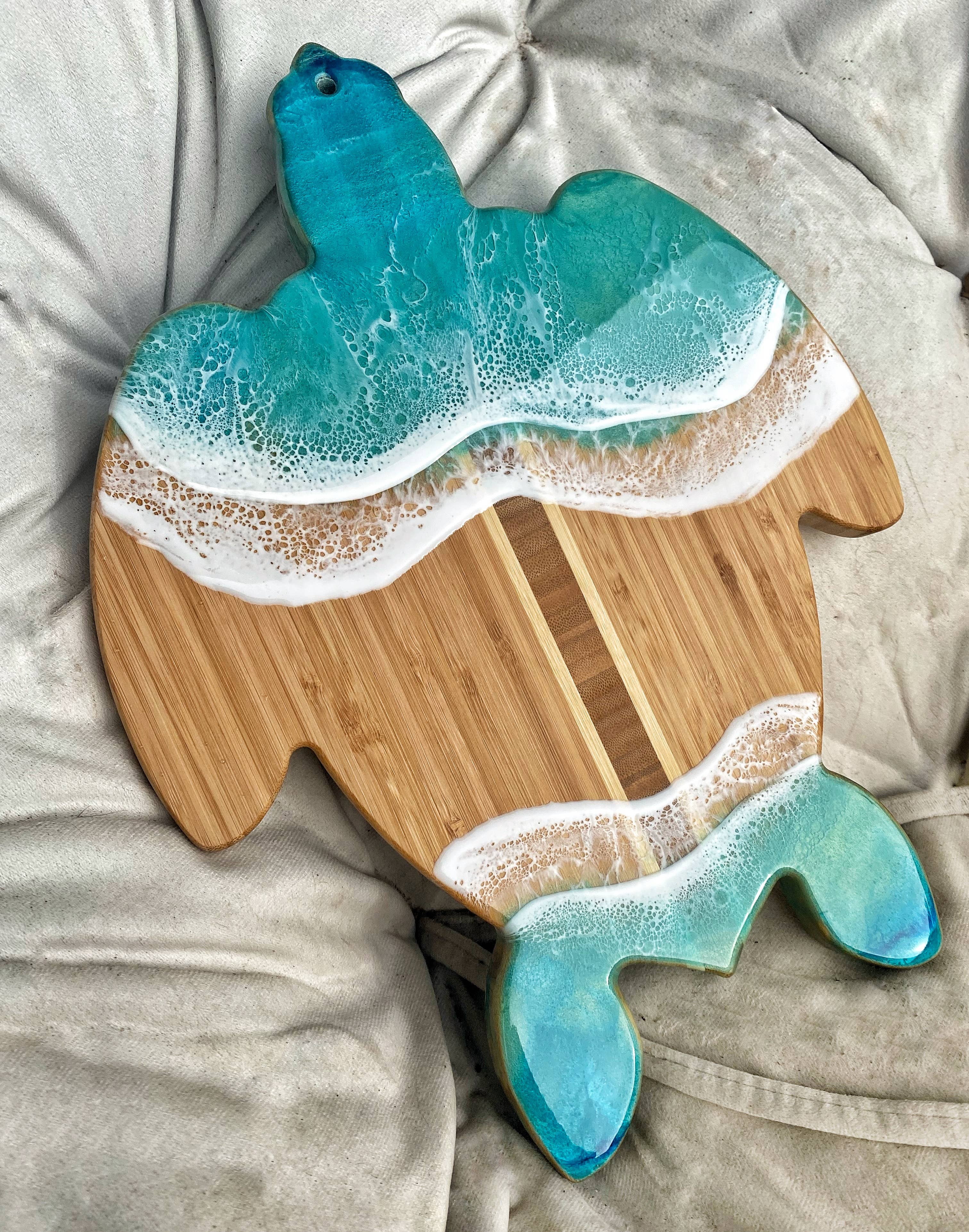 TBM Creations LLC - Vente Plateaux à fromage - Planche à fromage en résine Tortue | Planche à charcuterie Honu fabriquée à Maui0