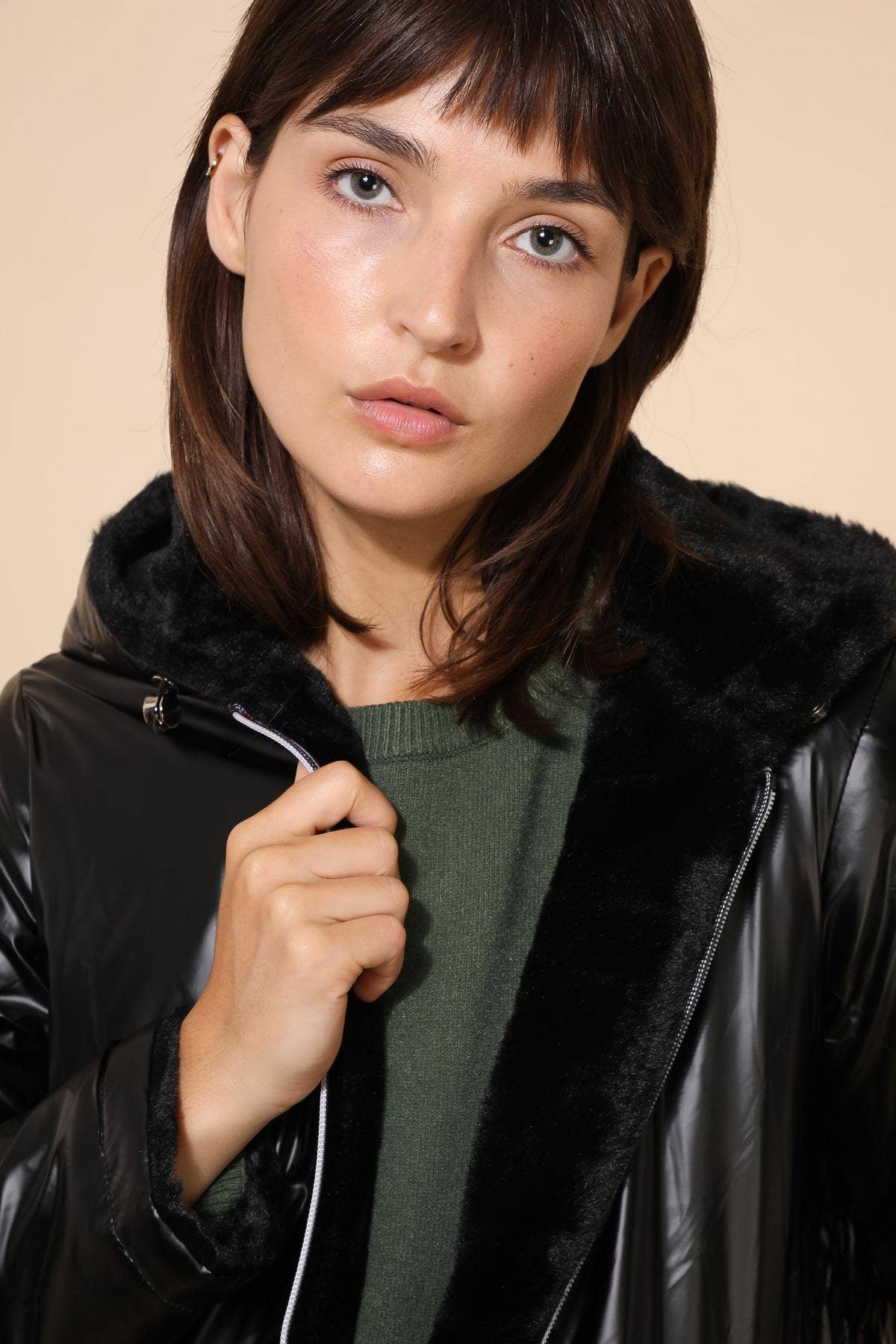 Attrait Paris - Wholesale Jas - Dames - Halflange omkeerbare bontjas met capuchon7