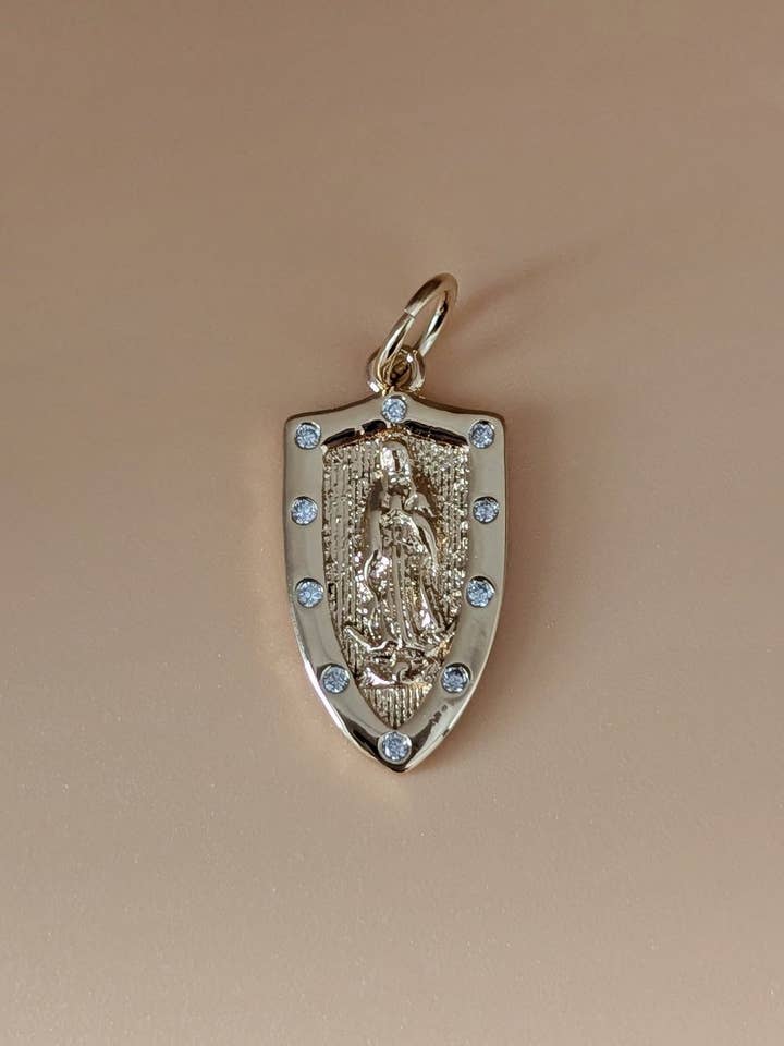 Mutter Maria Charm für den Großhandel von Nuance Jewelry