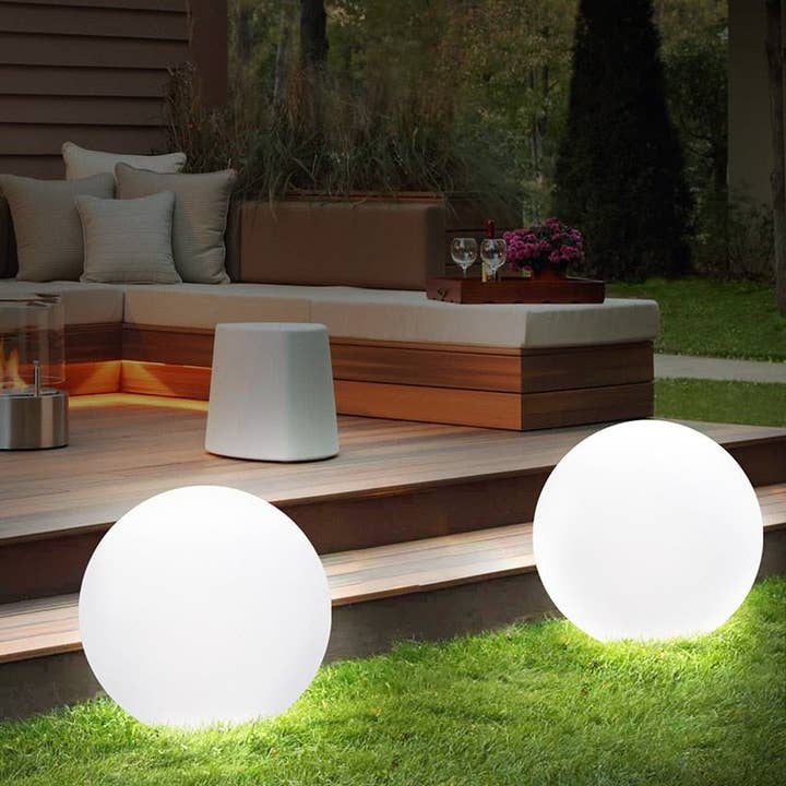 BRECK + FOX - Wholesale Outdoor/Lawn Light - Solar Waterproof Globe Light
