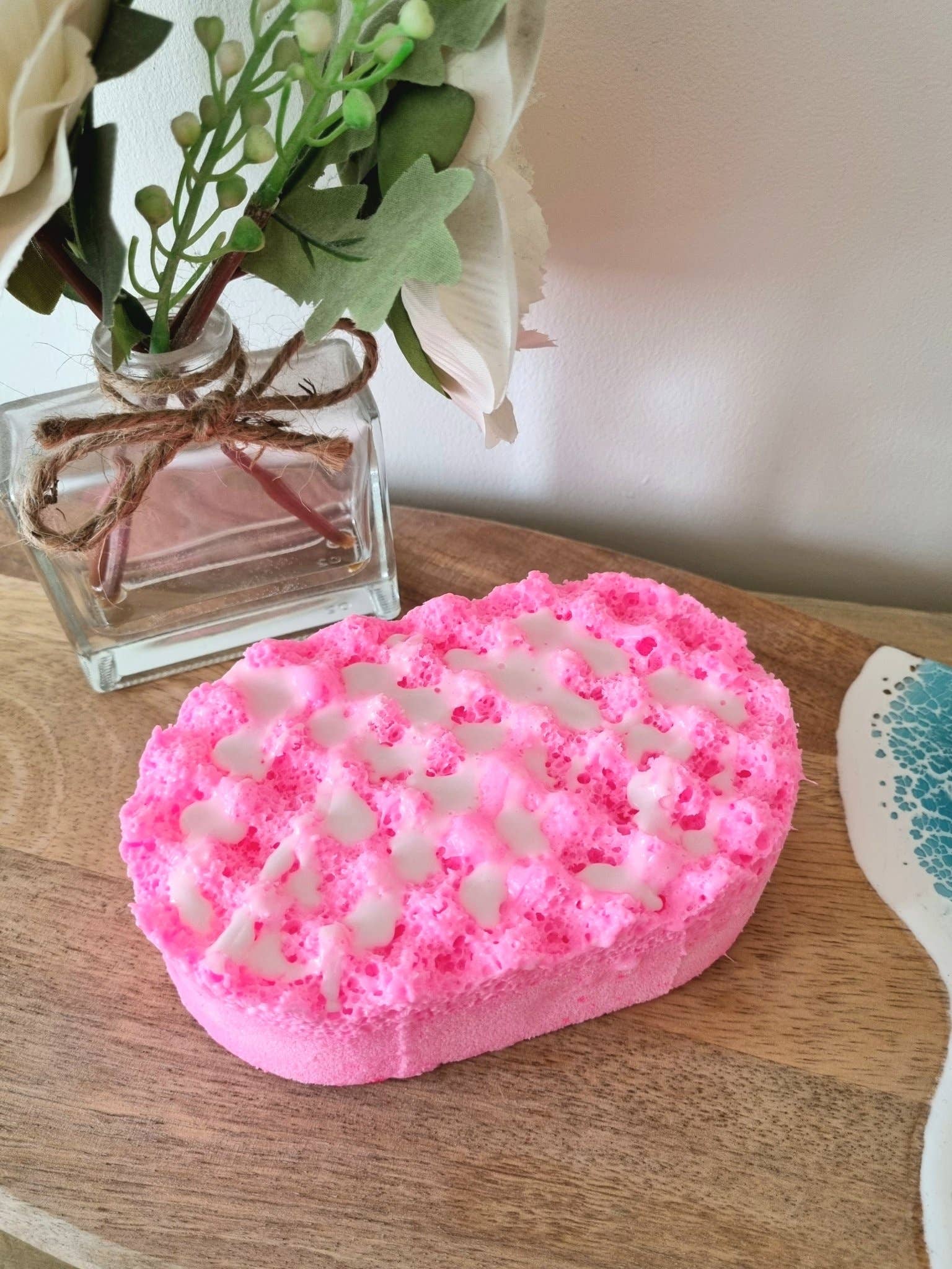Cottage Fresh Scents – Puff/esponja de banho por atacado – Esponja de massagem esfoliante com infusão de sabão Snow Pixie1