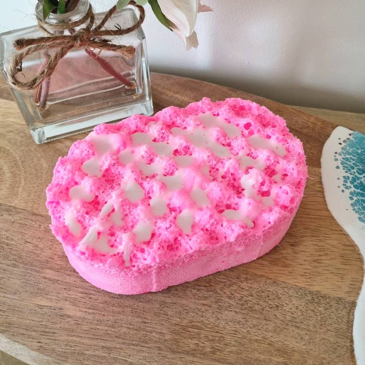 Cottage Fresh Scents – Puff/esponja de banho por atacado – Esponja de massagem esfoliante com infusão de sabão Snow Pixie1