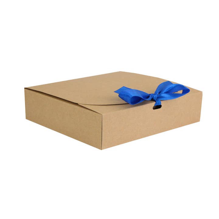 Emartbuy - Venta al por mayor Caja de regalo - Caja de Kraft Marrón de 31x25,5x8 cm Paquete de 12 con Cinta Azul Oscuro