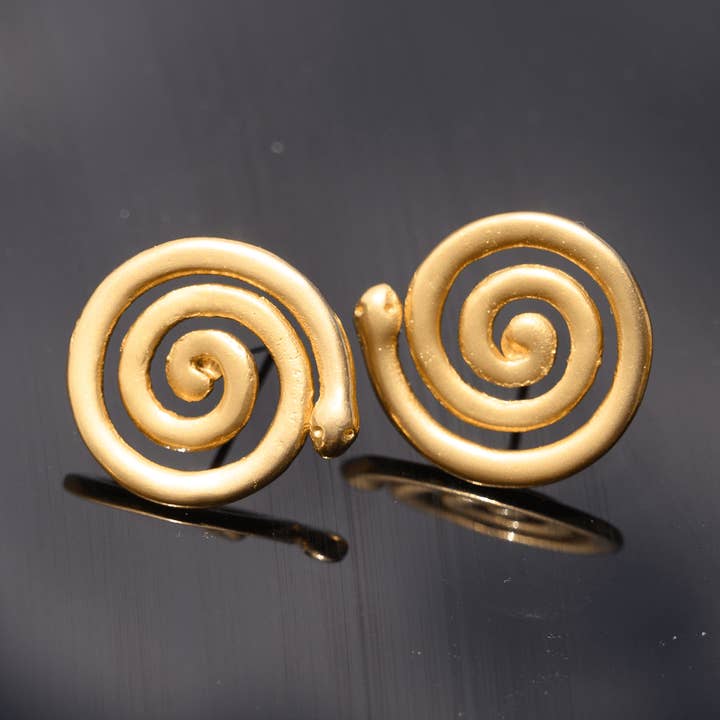 Minimalistiske Spiral 24k GP Øreringe for engroshandel hos Across The Puddle