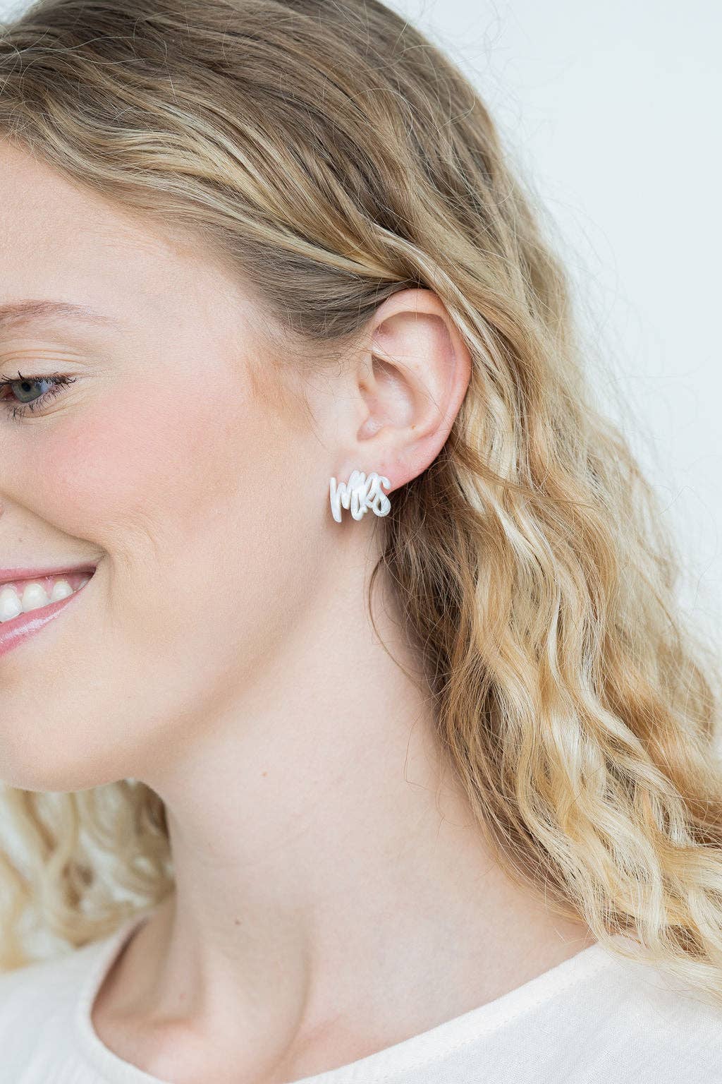 Spiffy & Splendid – wholesale Solitärörhängen – Mrs-studsörhängen med pärleffekt för brud och möhippa2