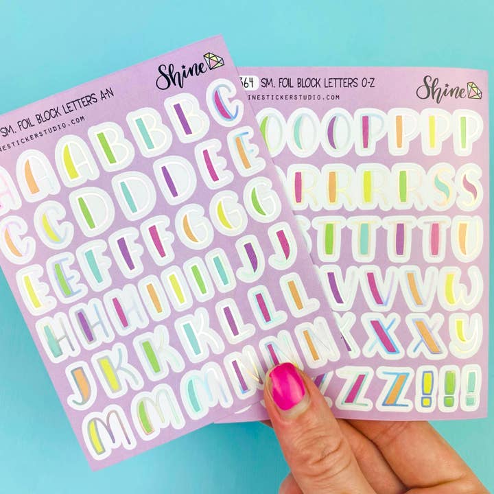 Autocollants de lettres majuscules de l'alphabet en petits caractères manuscrits holographiques métallisés pour la vente par Shine Sticker Studio
