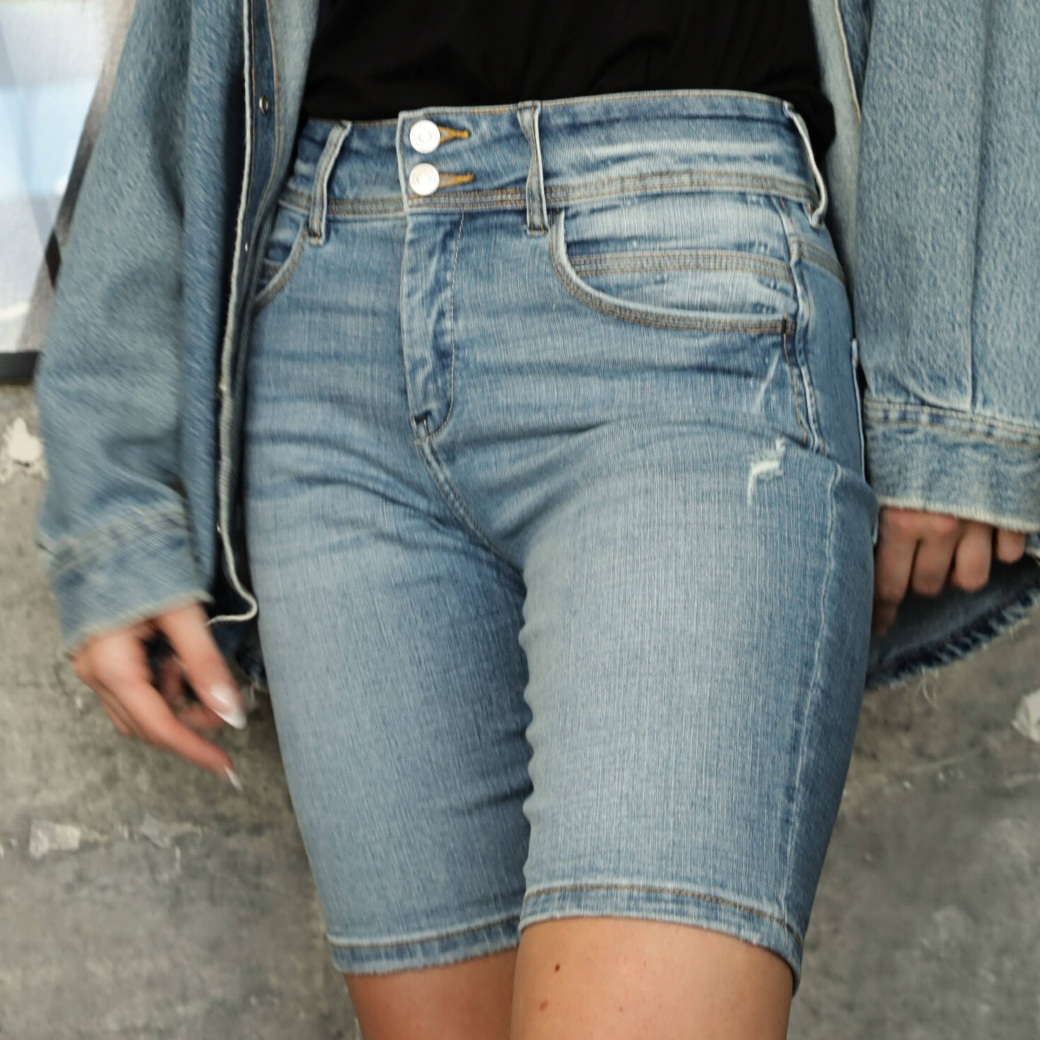 ARTEMIS VINTAGE - Vendita all'ingrosso Pantaloncini - Donna - Bermuda in denim con vita alta e fascia larga4