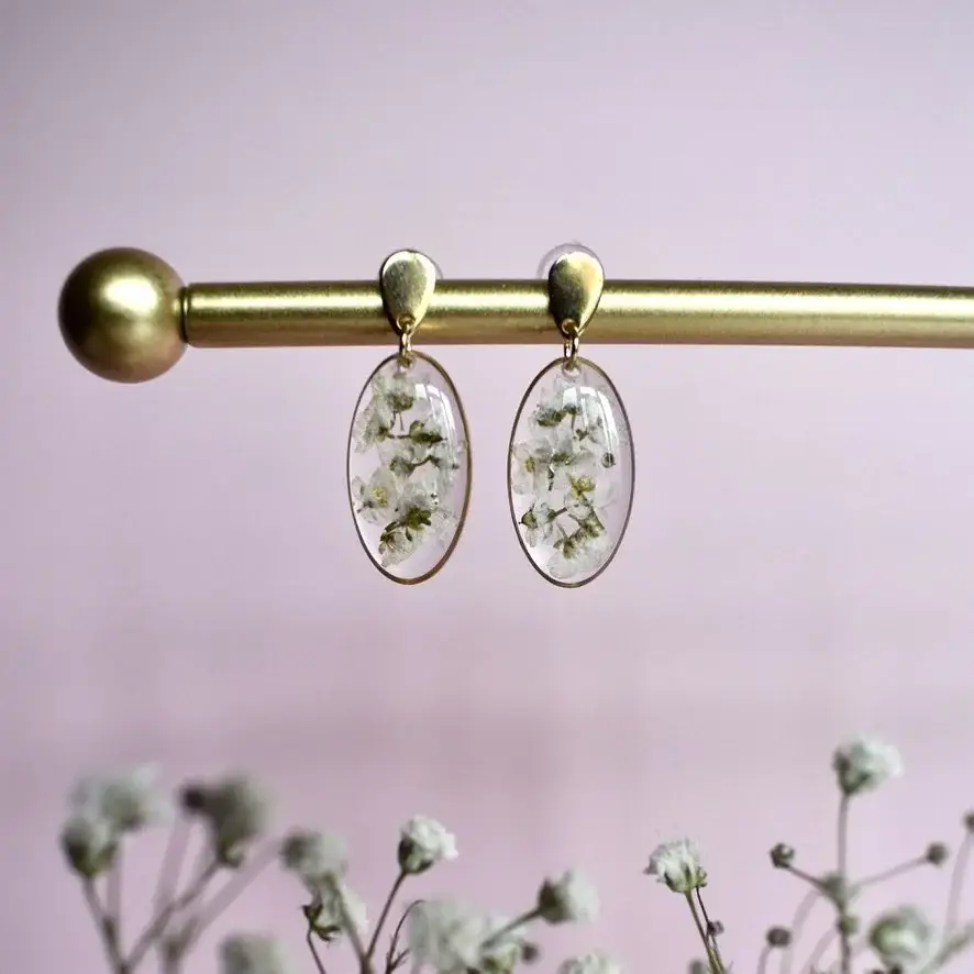 Rose & Bramley – wholesale Dangle earrings – White Alyssum Oval Earrings0