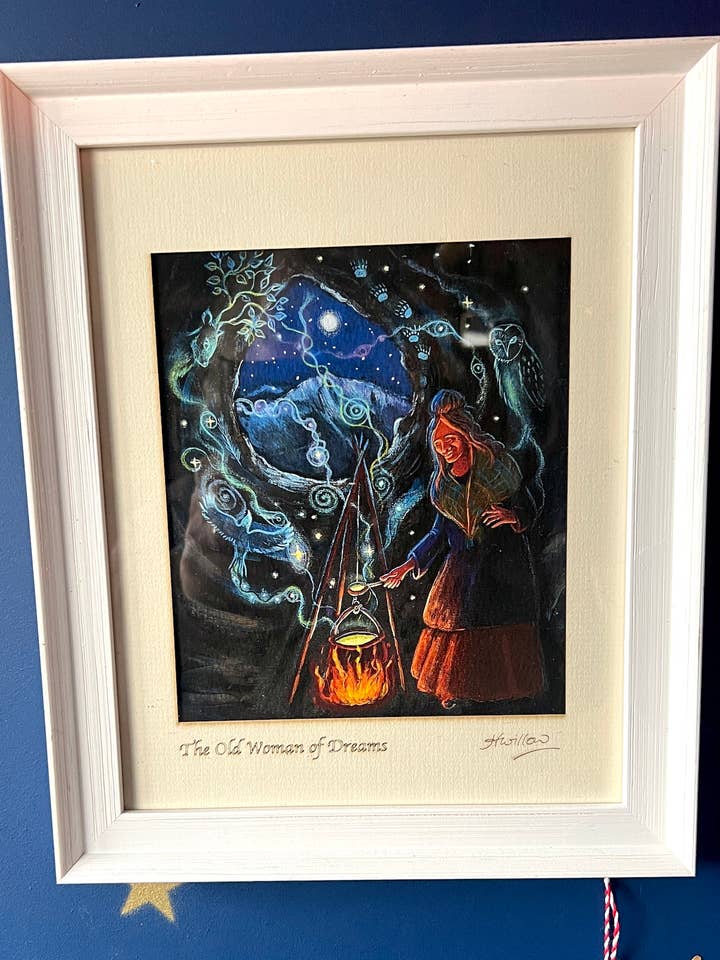 Giclée impreso firmado y enmarcado de La Vieja de los Sueños para venta al por mayor de Hannah Willow Art