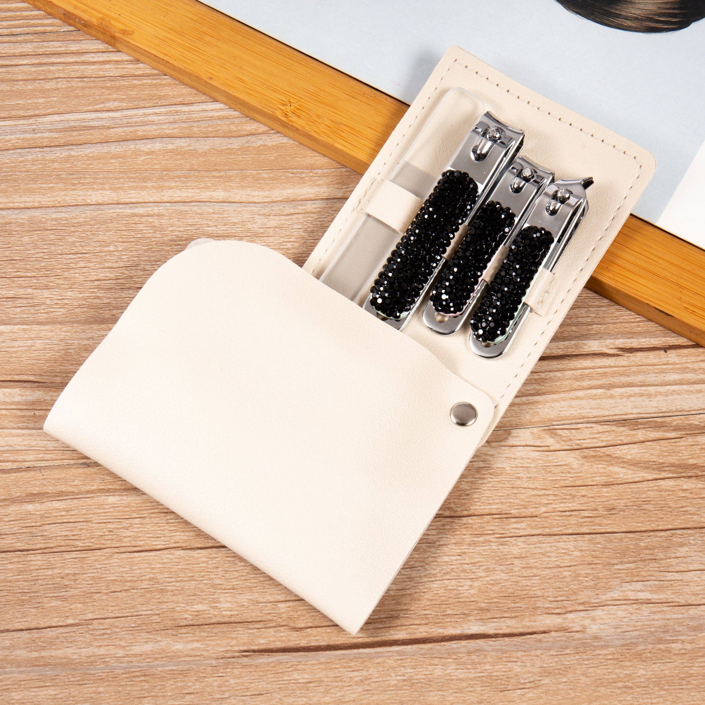 Ole - Wholesale Nailcare Set - Ceramic Rhinestone Manicure Nail Clipper Kit ACR100050