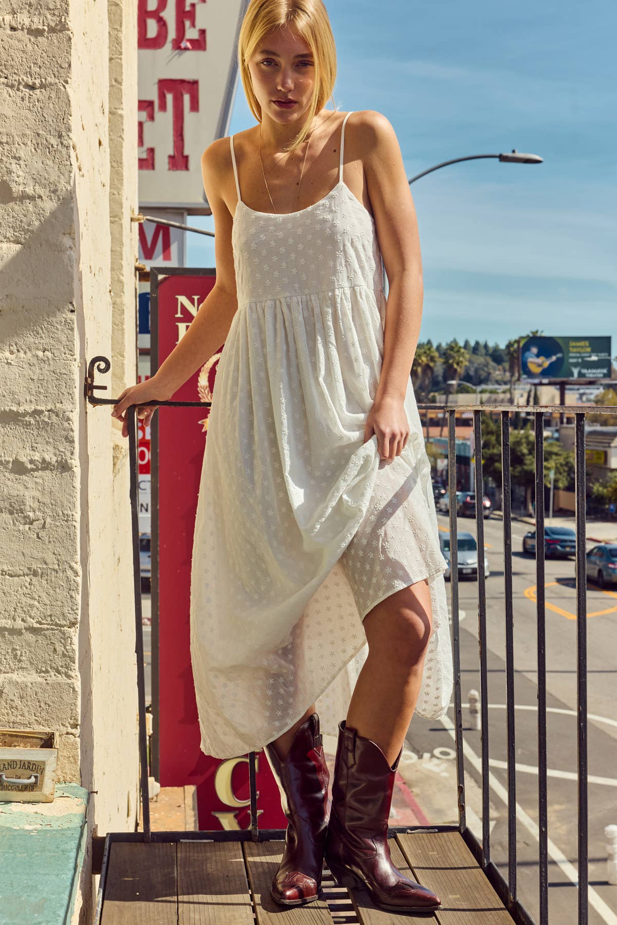 Margarita Vestido midi con espalda descubierta y lazo ajustable de algodón bordado de venta al por mayor en Faire4