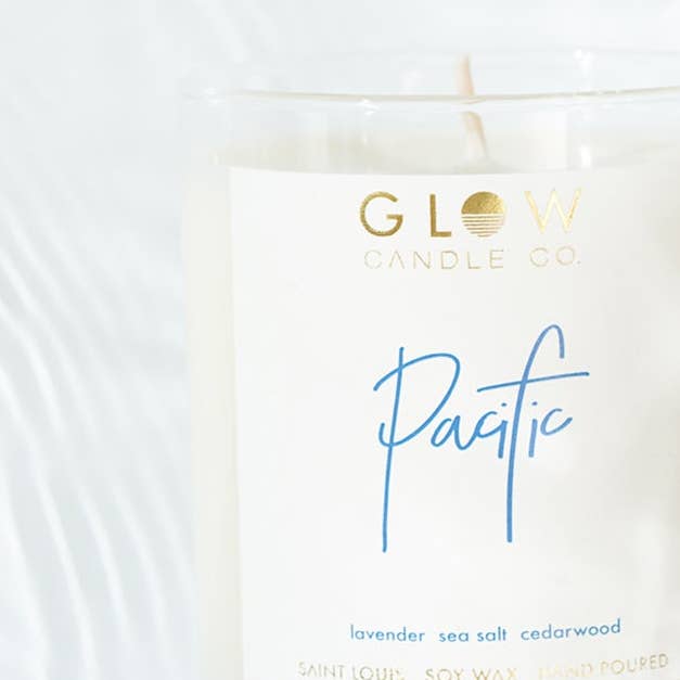 Bougie en pot Pacifique 14 onces parfum lavande pour la vente par Glow Candle Co.
