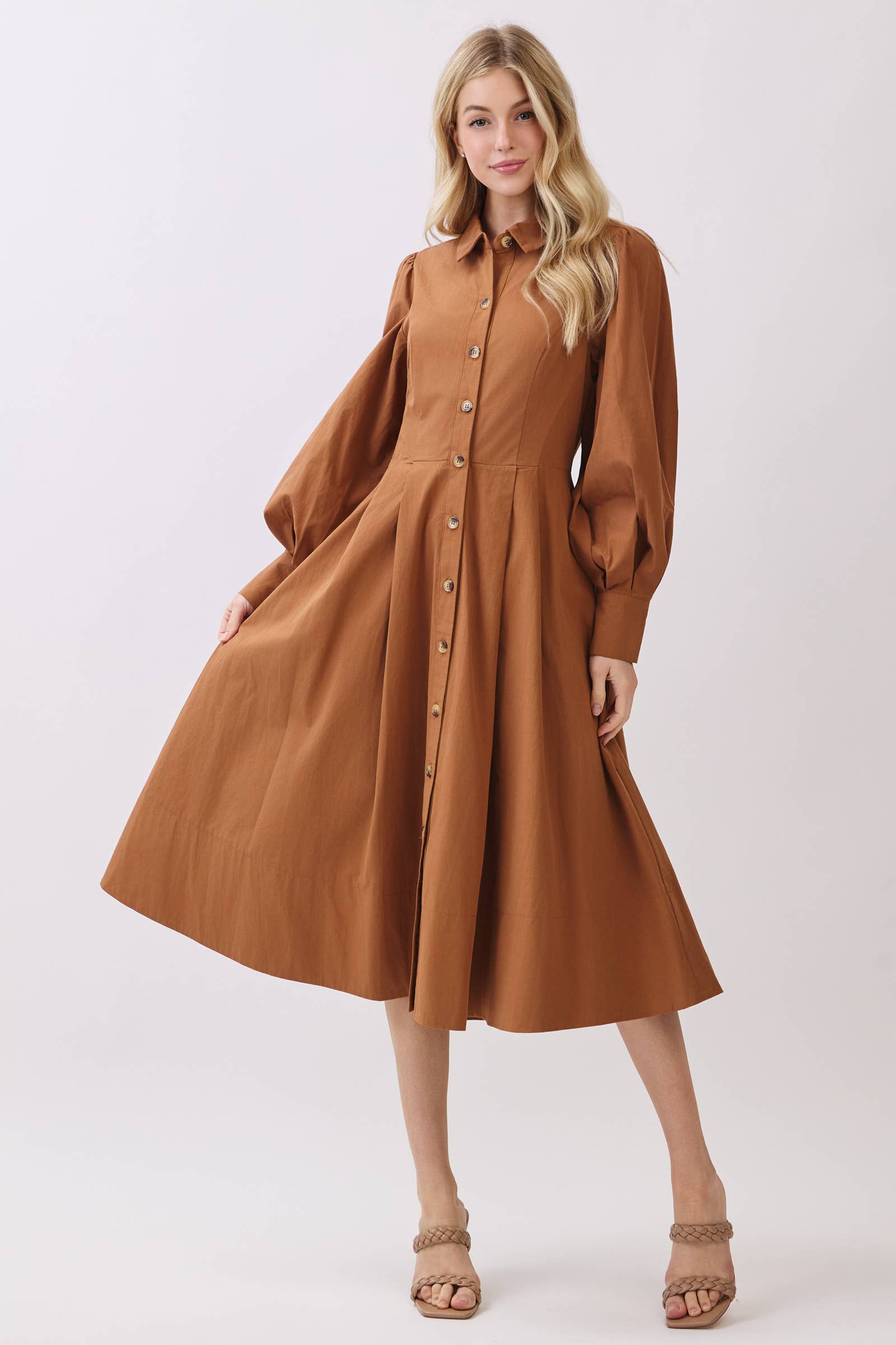 Calista – wholesale Klänning - Dam – MIDI-KLÄNNING MED KRAGE OCH LÅNGÄRMAD KNAPPSTÄNGNING - VD60831