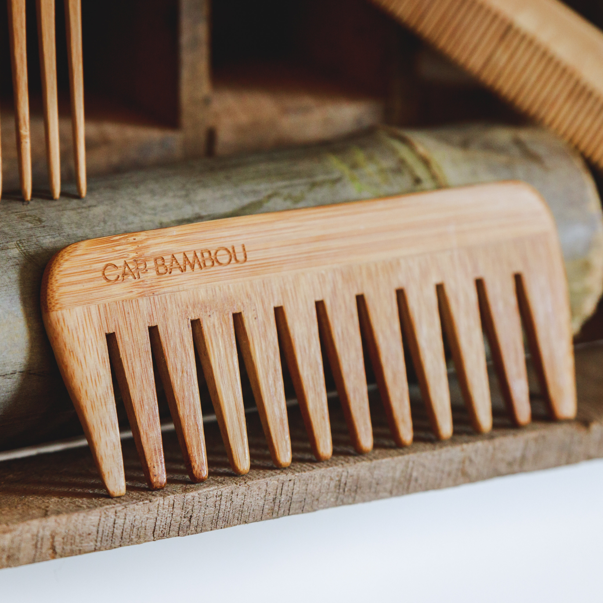 cap bambou - Wholesale Hair Brush/Comb - Handleless comb with wide bamboo teeth1