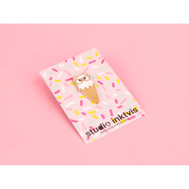 Studio Inktvis - Wholesale Lapel Pin/Button - Cat Ice cream Enamel pin3