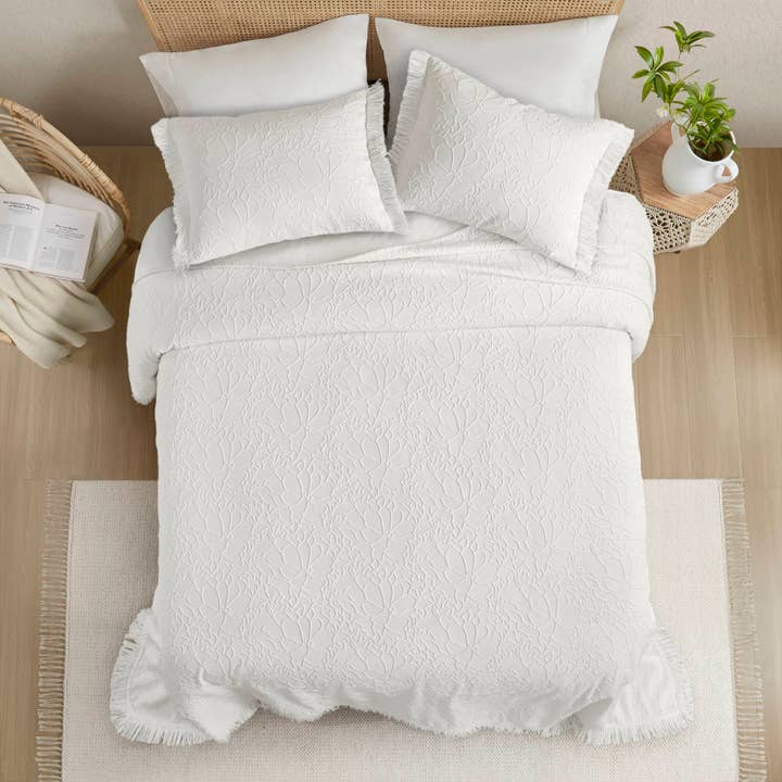 Olliix - Wholesale Bedding Set - 3 Piece Floral Oversized Bedspread Set, White2