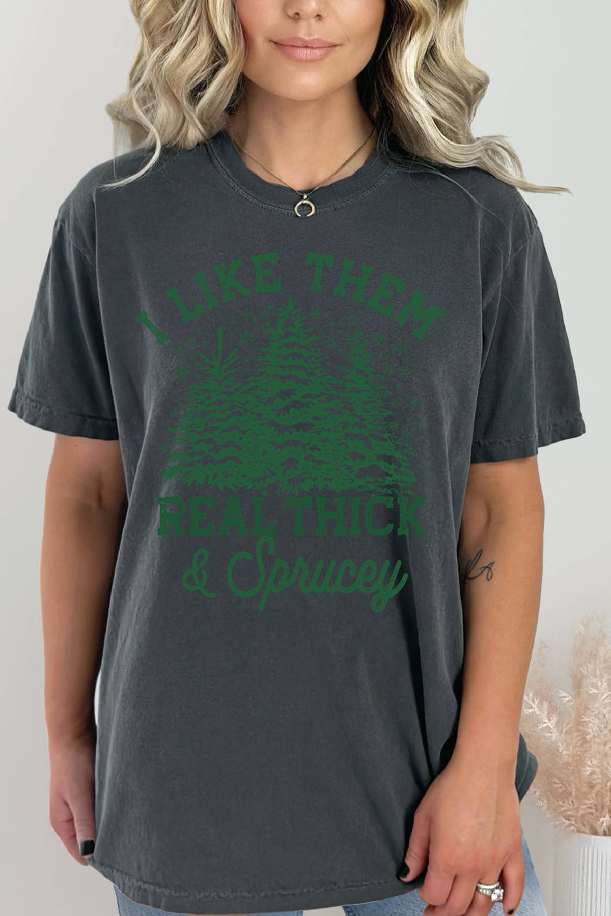 BouTeeQue Closet – wholesale Screen printed t-shirt – Women′s – BT1198 T Real Thick an sprucey Christmas4