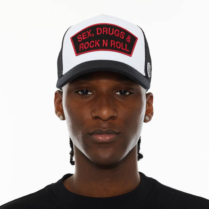 Logomeshkeps "Sex Drugs Rock N Roll" i vitt för wholesale av Cult of Individuality