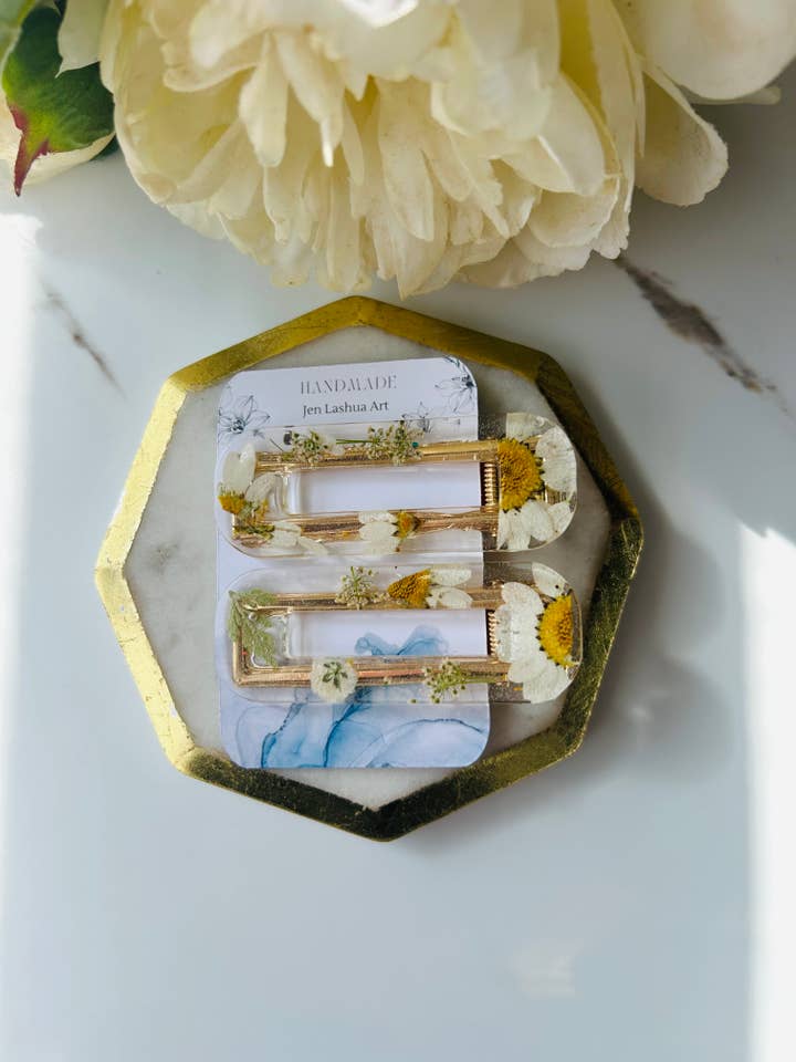 Resin Daisy Floral Hair Clip for wholesale by Jen Lashua | Home Decor & Gifts