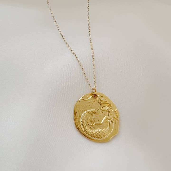 True by Kristy Jewelry - Vente Colliers à pendentif - Collier doré Nori Mermaid Beach