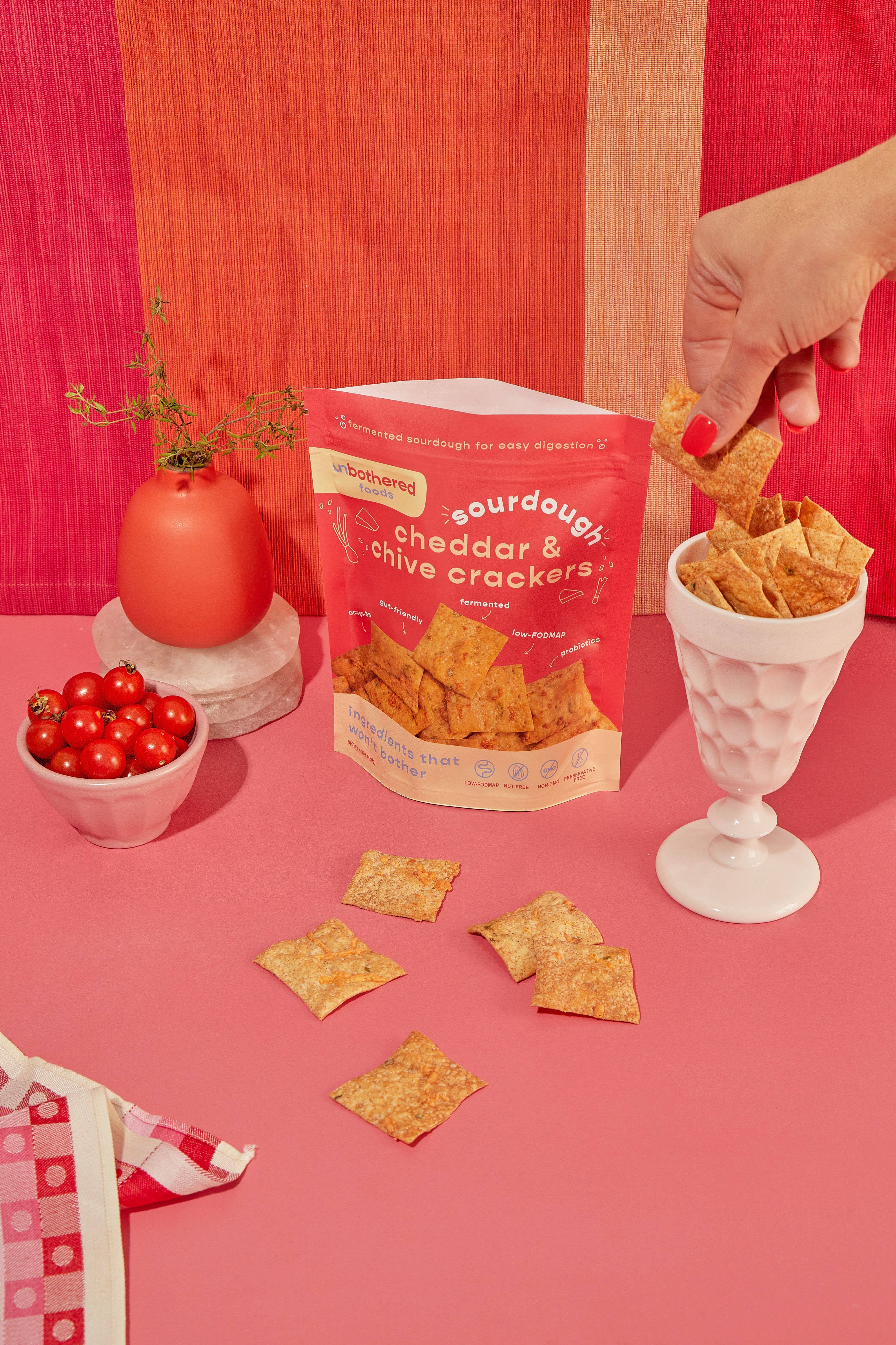 Unbothered Foods - Vente Biscuit salé - Craquelins au levain cheddar vieilli et ciboulette2