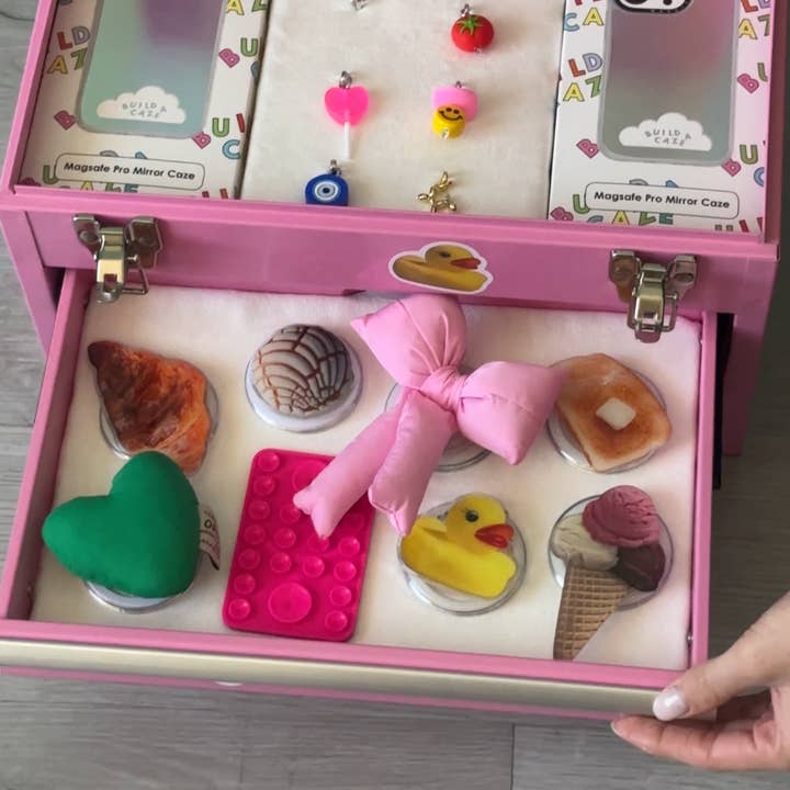 Build a Caze - Wholesale Phone Grip - Little Conchita MagSafe Pop Grippy2