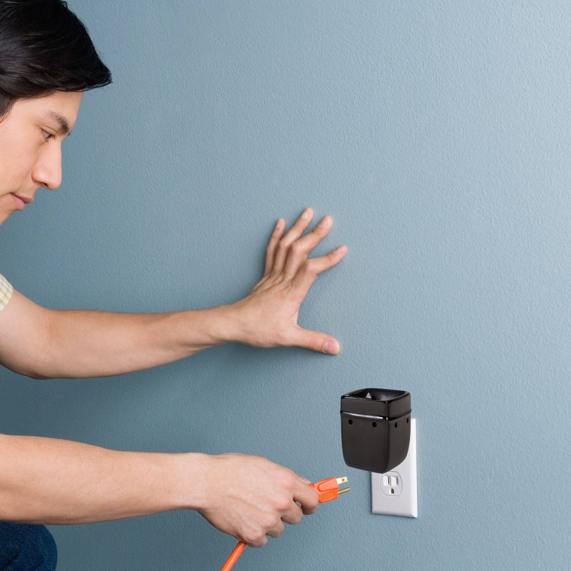 Dicksons – wholesale Wax warmer – Plug-In Warmer Solid Black1