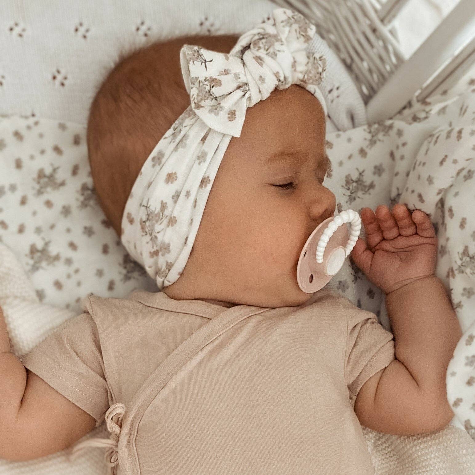 Blød Mokka Bodysuit i bambus og økologisk bomuld - blød mokka for engroshandel på Faire5