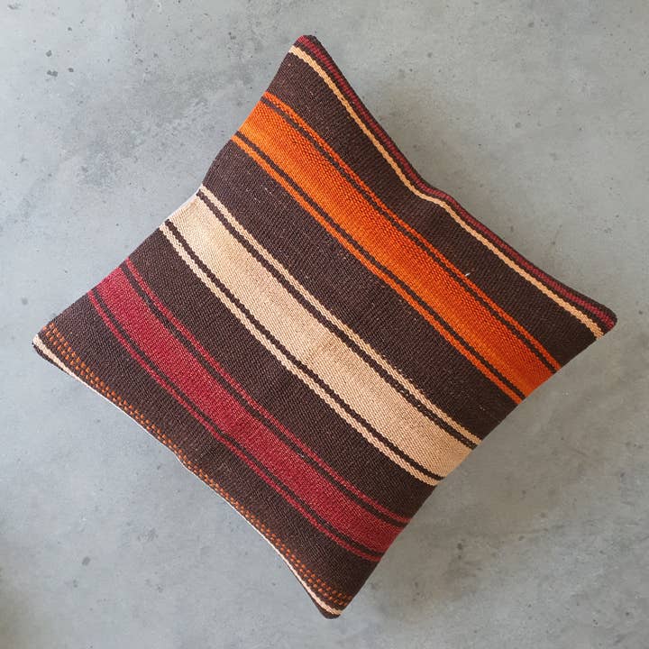 Housse de coussin tribal Naksh Kilim pour la vente par Artisan by MF