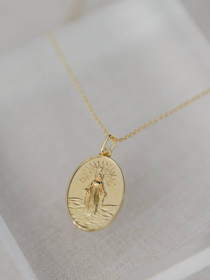 Colar Stella Maris Dourado por atacado de Coast and Cove