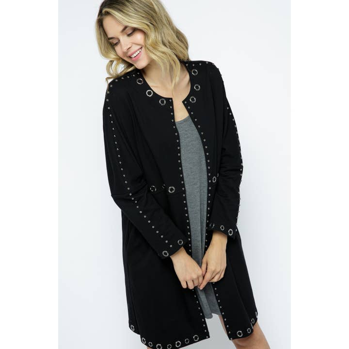 VESTE AVEC POCHES LATÉRALES À ŒILLETS ET CLOUS pour la vente par VOCAL