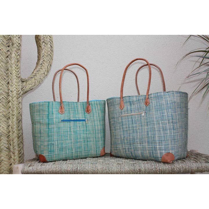 Turquoise en natuurlijke draagtas - stoffen Afrikaanse mand met koordsluiting - 2 maten - licht en sterk voor markt, strand en boodschappen voor wholesale door Boutique Huléti