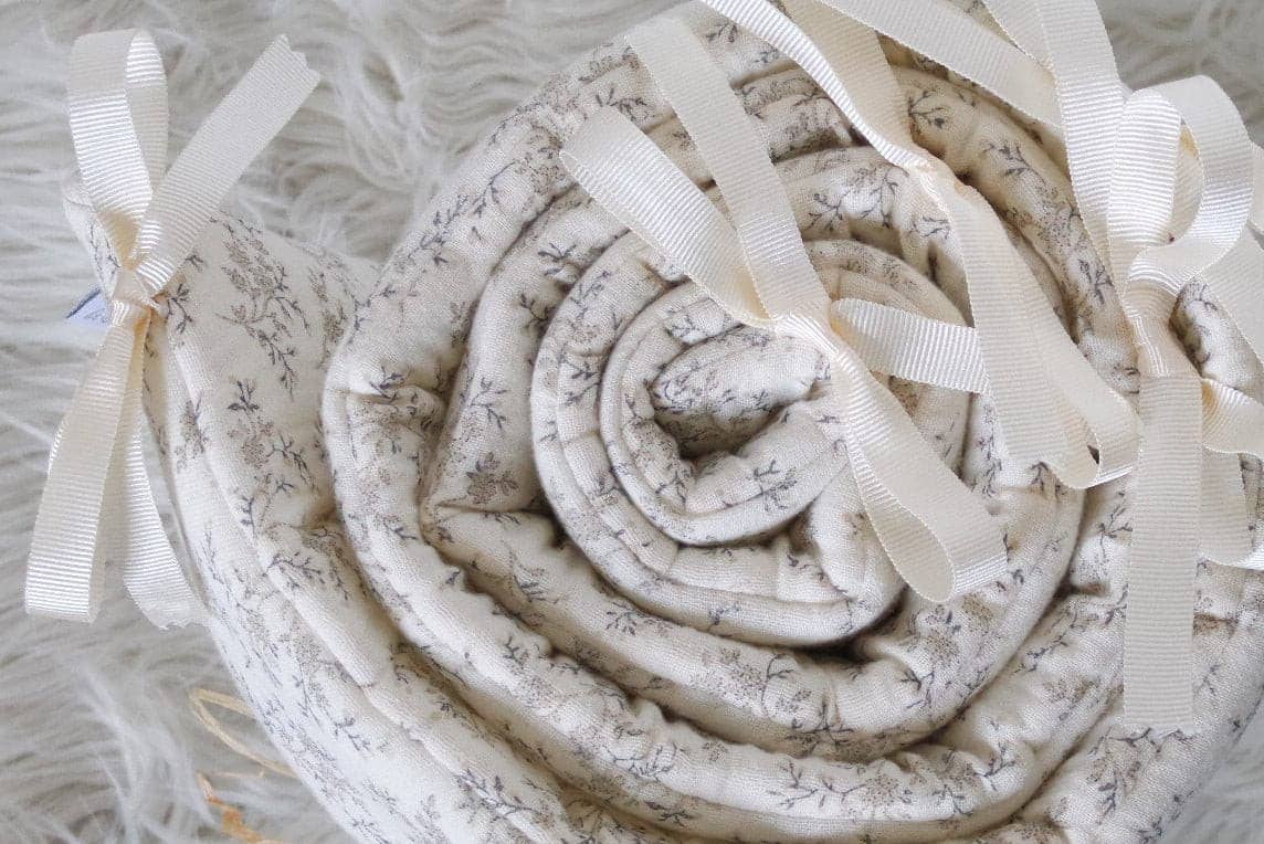 Les p'tites Merveilles de Bérénice - Wholesale Bassinet - Baby - “Louison” bassinet in ecru organic cotton double gauze with beige flowers18