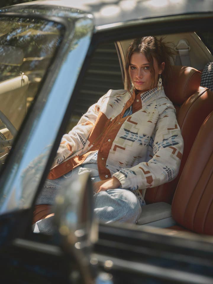 MARRONE 36246J - Giacca western a contrasto in jacquard azteco in vendita all'ingrosso su Faire