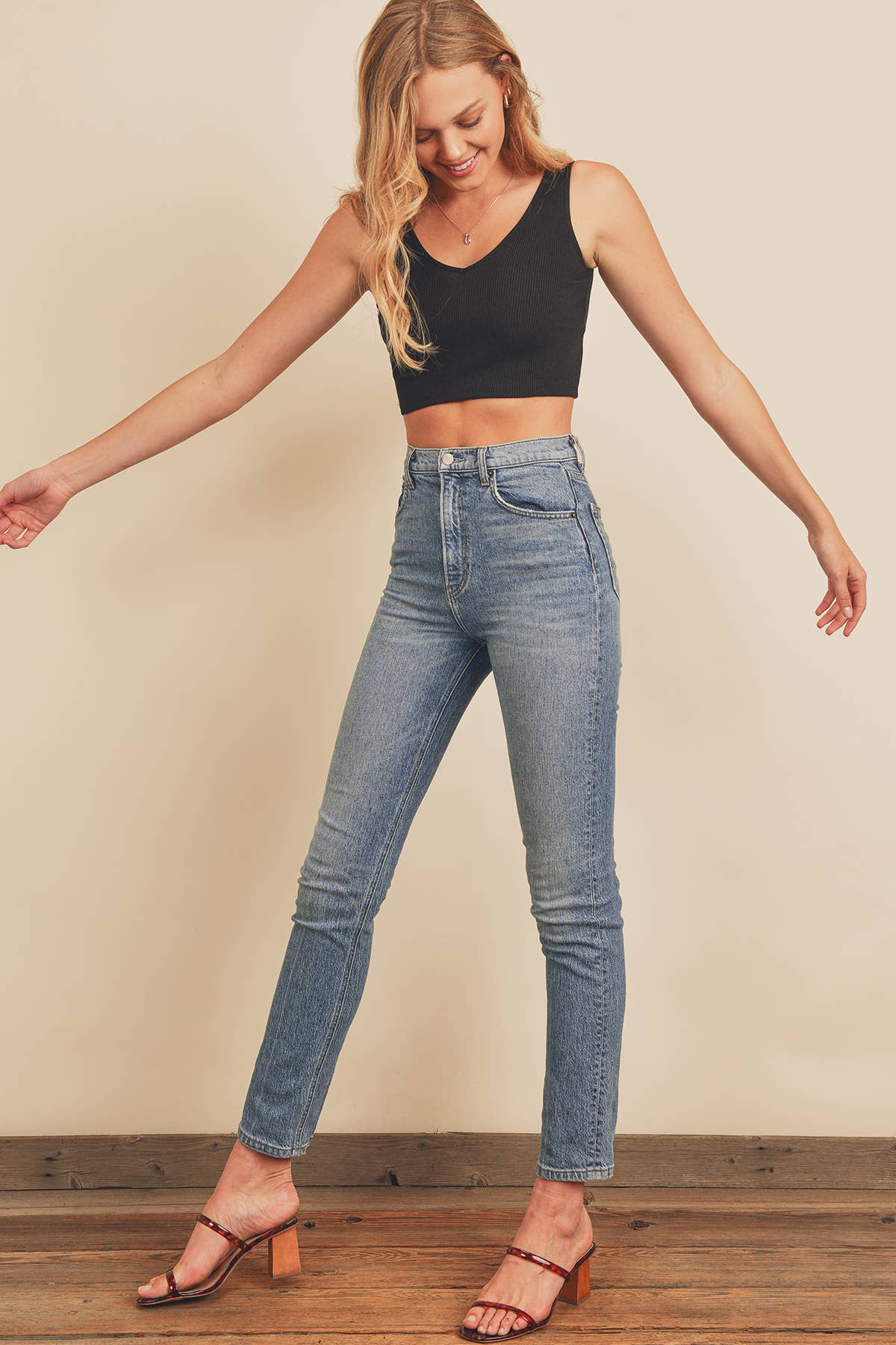 Dress Forum – Engroshandel Tanktop – Kvinder – FT6522 Ribbet Strik Beskåret Tank Top (1)12